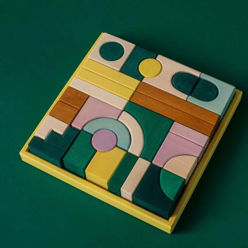 Grimms Lesene kocke Building Set Movement v lesenem okvirju
