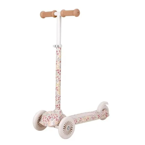 Otrok na Little Dutch trikolesnem skiroju Sunny Flower za igro na prostem