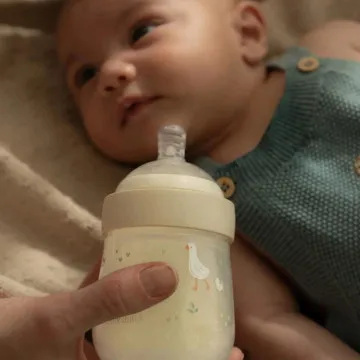 Steklenička za dojenčka Little Dutch 165 ml med hranjenjem