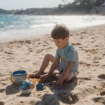 Little Dutch moder set za peskovnik in plažo kot poletno darilo za fantke