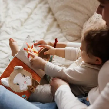 Igrače za dojenčke Babyono Kravica Bingo med igro