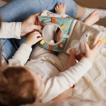 Razvojne igrače za dojenčke Babyono senzorična knjigica