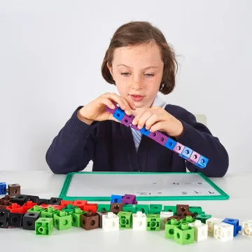EDX Link kocke – otrok sestavlja in raziskuje matematične vzorce