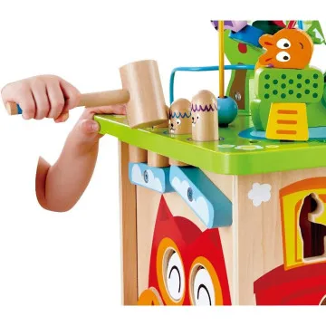 Hape aktivnostna kocka za 1 leto z živalmi in premikajočimi elementi