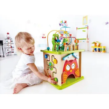 Hape igralni center Wild Safari - aktivnostna kocka za fino motoriko