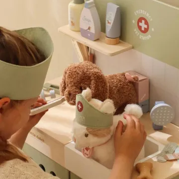 Little Dutch veterinarska ambulanta z dodatki za nego živali