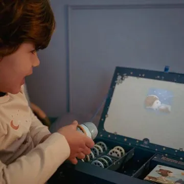 Projektor za otroke Little Dutch – mini projektor za večerni ritual
