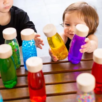 PETIT BOUM Senzorična steklenička Red