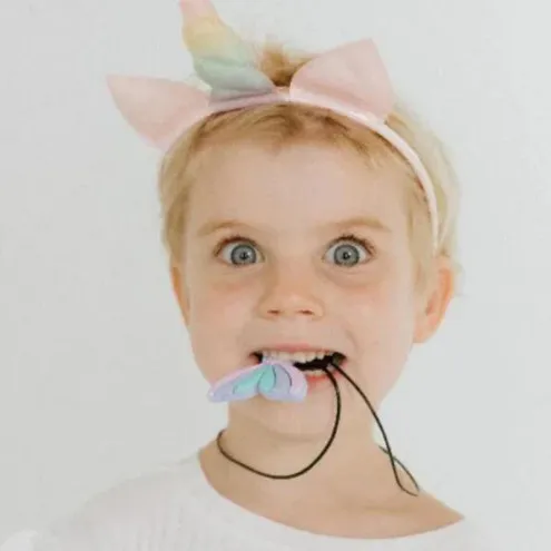 Punčka nosi Jellystone Mermaid Tail Pastel senzorični obesek za varno grizenje
