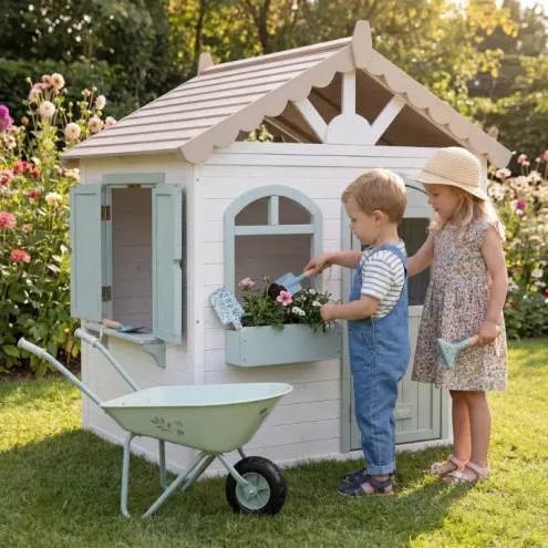 Otroci pri igri z leseno vrtno hiško Little Dutch Garden Playhouse